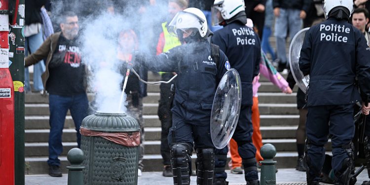 Riots in Brussels: Hooded gangs rampage through city center (VIDEO, PHOTOS)