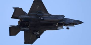 Iran launches retaliatory missile strikes on US targets (VIDEO)