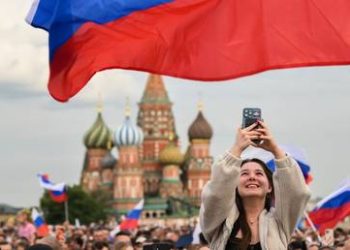 World’s tallest building lit up in Russian flag colors (VIDEO)