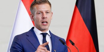 Hungary blocks Ukraine fast track amid EU split on Russia