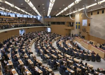 Almost 1 million illegal migrants apply for Spanish legalization