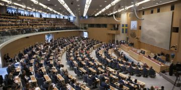 Almost 1 million illegal migrants apply for Spanish legalization