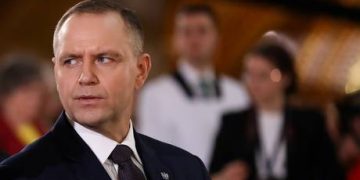 Polish opposition leader to return Ukrainian state award amid Nazi spat