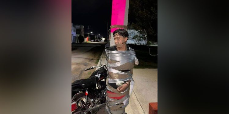 Mexican ‘Batman’ vigilante goes after ‘rats’ with duct tape (PHOTOS)