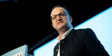 Gay top MP resigns over surrogacy controversy