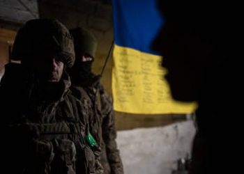 Angry crowd wrecks conscription vehicle in Ukraine (VIDEO)
