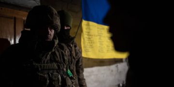 Angry crowd wrecks conscription vehicle in Ukraine (VIDEO)