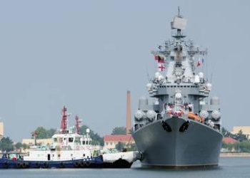 Russian and Chinese warships hold joint drills (VIDEO)