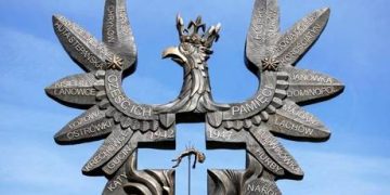 ‘Sober up’ – Polish PM tells Ukraine