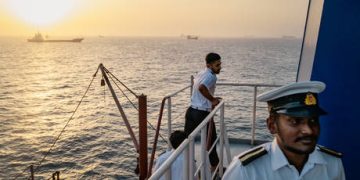 New Delhi asks ship owners not to send Indian sailors to Hormuz