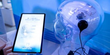 Chinese chip giant defies US pressure with 466% debut surge
