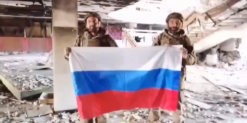 Ukrainian troops caught in botched PR stunt in Konstantinovka (VIDEO)