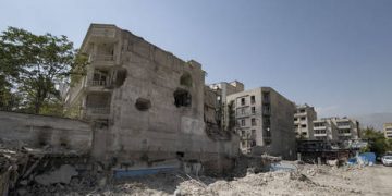 Iran unleashes wave of attacks on US bases