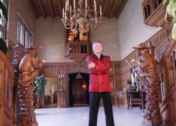 Hugh Hefner ‘repeatedly’ flagged Epstein to FBI – New York Post