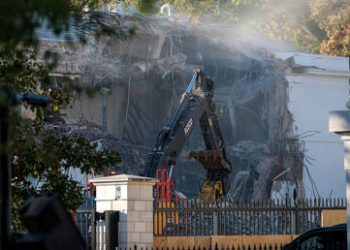 Supreme Court lets Trump go on with White House ballroom project amid pending lawsuit