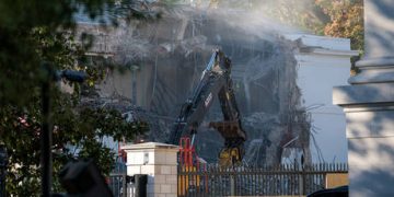 Supreme Court lets Trump go on with White House ballroom project amid pending lawsuit