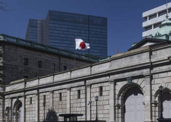 US intervenes as Japan dumps Treasuries to rescue plummeting yen