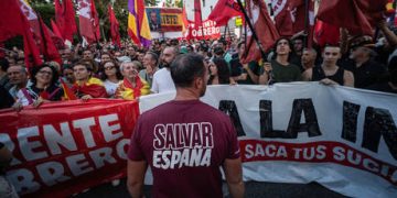 Spain sets Italy deadline to end ‘unfair’ border checks over migrant surge