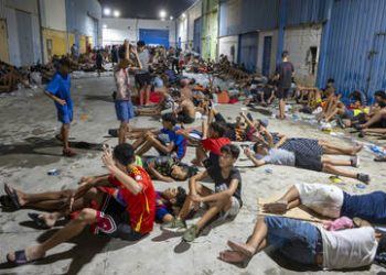 WATCH hundreds of migrants demand asylum in Spanish enclave