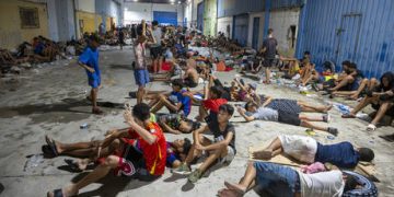 WATCH hundreds of migrants demand asylum in Spanish enclave