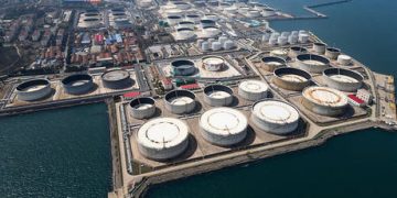 Iran vows ‘not a single drop’ of oil will leave Gulf if region complies with US plan