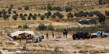 Israeli army shoots Palestinian teen during raid on UN-run center (VIDEO)