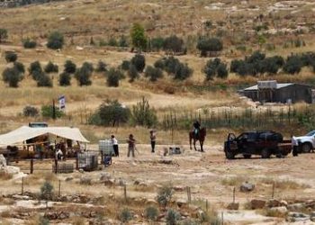 Far-right Israeli MP smashes Palestinian memorial under IDF escort (VIDEOS)