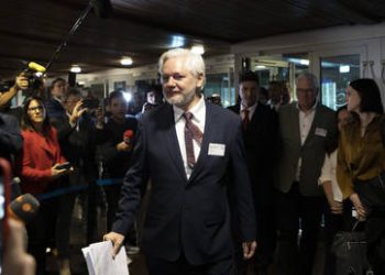 ‘I am back’ – Julian Assange