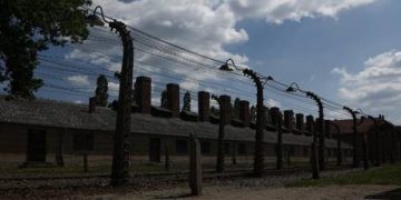 British tourist sparks backlash with Auschwitz cafe rant (VIDEO)