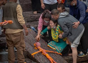 Aussie expert says hope still exists for those trapped in Nepal tunnels