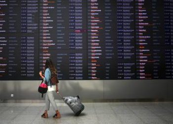 Kiev demands global flight ban over Russia