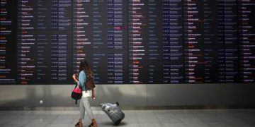 Kiev demands global flight ban over Russia