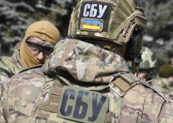 Masked men gather for suspect in Kiev security services gunfight (PHOTOS)