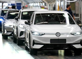 German auto workers protest historic job cuts