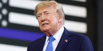 Trump’s new hairdo sparks internet craze