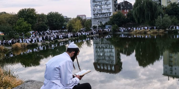 Why tens of thousands of Hasidic Jews are flocking to Ukraine – and why they are dancing
