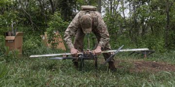 Weapons stolen from Ukraine front line handed to notorious neo-Nazi unit