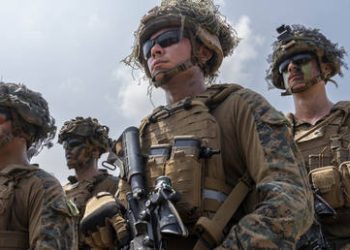 Iranian women take up arms amid US threats (VIDEO)