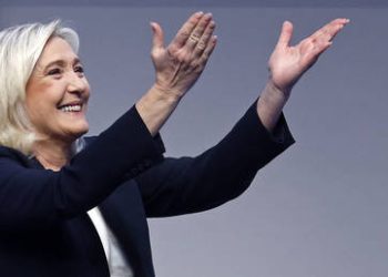 Strikes paralyze France as Macron’s popularity flatlines (VIDEOS)