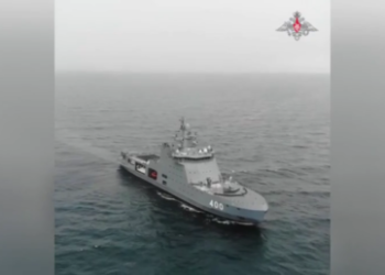Russian troops practice tactical assault in high Arctic (MOD VIDEO)