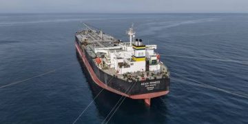 Iran completes key rail link in new trade route (VIDEO)