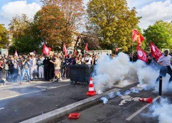 Violent student protests spread from France to Belgium (VIDEOS)