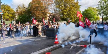 Violent student protests spread from France to Belgium (VIDEOS)