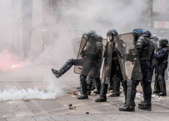 Trump blames French unrest on ‘mass migration’ (VIDEOS)