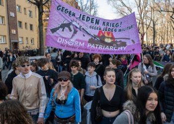 Poland considers reinstating conscription