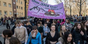 Poland considers reinstating conscription
