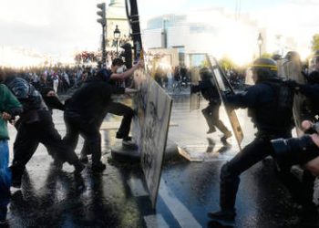 Fifth round of French student protests erupts into clashes (VIDEOS)