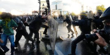 Fifth round of French student protests erupts into clashes (VIDEOS)