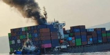 Two supertankers hit mines in Strait of Hormuz – IRGC (VIDEO)