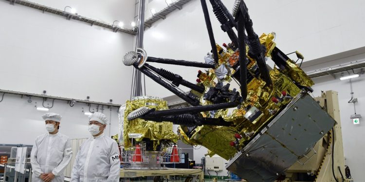 Japan launches historic mission for Mars moon samples